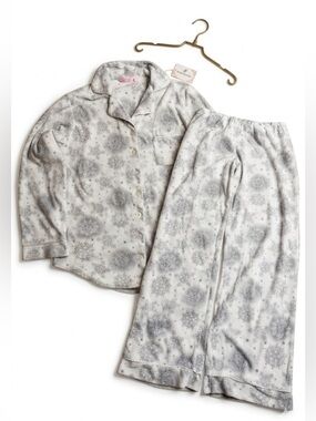 La Vie en Rose Snowflake Plush Pajama Set - Size Medium